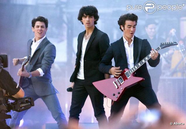 Les Jonas Brothers seront-ils récompensés ce soir dans la catégorie Meilleur groupe ? 