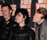 Les trois membres déjantés du groupe Green Day sont nominés dans les catégories Meilleur groupe, Meilleur concert, Meilleur artiste rock.  