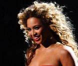 Beyoncé sur la scène des MTV EMA 2009, où elle a interprêté son tube  Sweet Dreams , le 4 novembre 2009