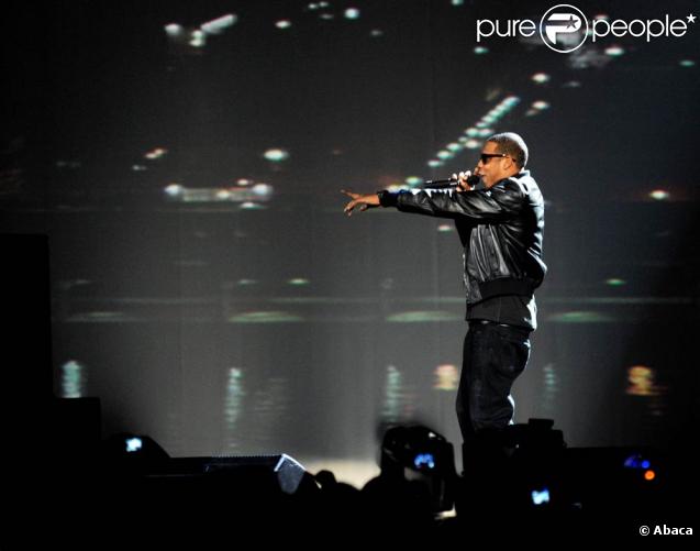 Jay-Z sur la scène des MTV EMA 2009, où il a interprêté son nouveau single,  Empire State of Mind , le 4 novembre 2009
