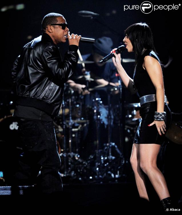 Jay-Z sur la scène des MTV EMA 2009, où il a interprêté son nouveau single,  Empire State of Mind , le 4 novembre 2009