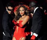 Beyoncé sur la scène des MTV EMA 2009, où elle a interprêté son tube  Sweet Dreams , le 4 novembre 2009