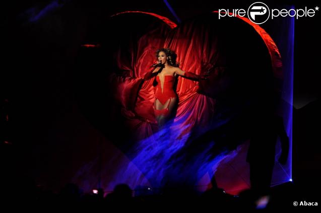 Beyoncé sur la scène des MTV EMA 2009, où elle a interprêté son tube  Sweet Dreams , le 4 novembre 2009