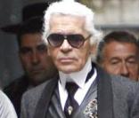 Karl Lagerfeld en plein travail à Buenos Aires en Argentine pour Chanel avec Claudia Shiffer 