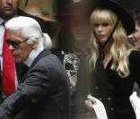 Karl Lagerfeld en plein travail à Buenos Aires en Argentine pour Chanel avec Claudia Shiffer 