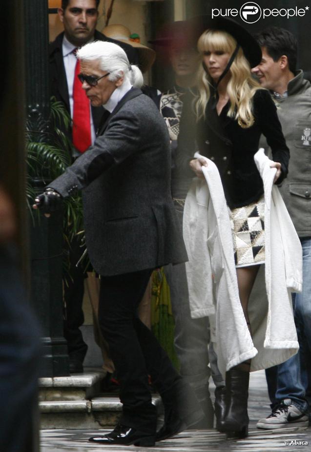 Karl Lagerfeld en plein travail à Buenos Aires en Argentine pour Chanel avec Claudia Shiffer 