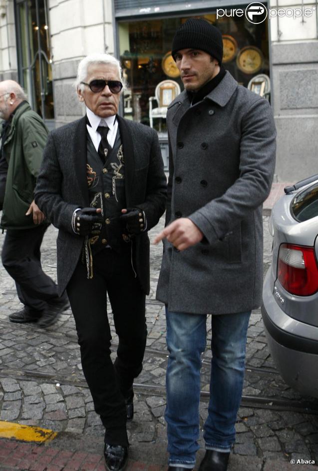 Karl Lagerfeld en plein travail à Buenos Aires en Argentine pour Chanel avec Claudia Shiffer 