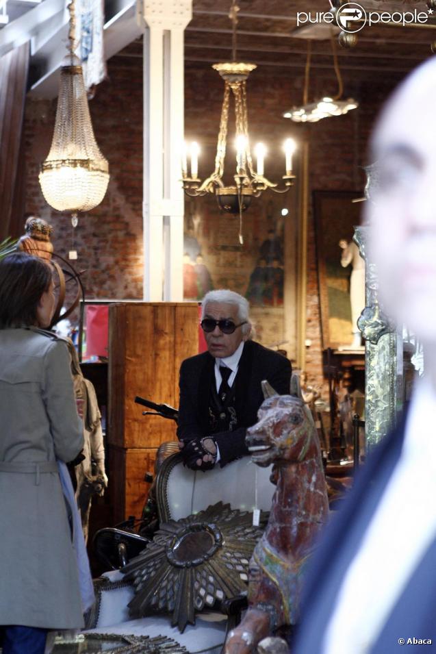 Karl Lagerfeld en plein travail à Buenos Aires en Argentine pour Chanel avec Claudia Shiffer 