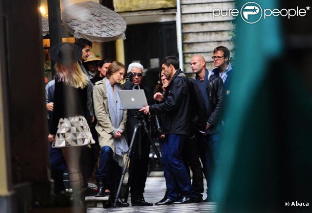 Karl Lagerfeld en plein travail à Buenos Aires en Argentine pour Chanel avec Claudia Shiffer 
