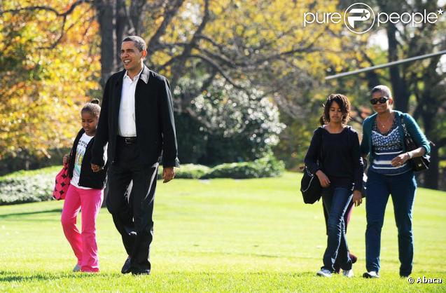 Barack Obama et sa petite famille de retour à la Maison Blanche après un week-end détente à Camp David le 8/11/09 
