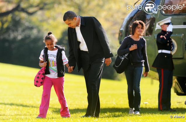 Barack Obama et sa petite famille de retour à la Maison Blanche après un week-end détente à Camp David le 8/11/09 