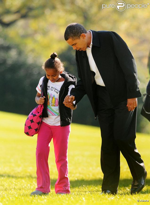 Barack Obama et sa petite famille de retour à la Maison Blanche après un week-end détente à Camp David le 8/11/09 