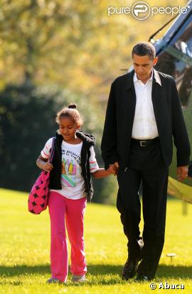 Barack Obama et sa petite famille de retour à la Maison Blanche après un week-end détente à Camp David le 8/11/09 