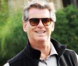 Pierce Brosnan et sa femme Keely à Malibu à la sortie d\'un restaurant le 7/11/09