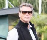 Pierce Brosnan et sa femme Keely à Malibu à la sortie d\'un restaurant le 7/11/09