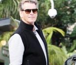 Pierce Brosnan et sa femme Keely à Malibu à la sortie d\'un restaurant le 7/11/09