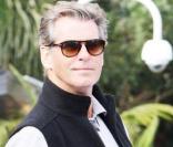 Pierce Brosnan et sa femme Keely à Malibu à la sortie d\'un restaurant le 7/11/09
