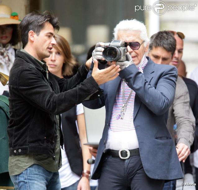 Karl Lagerfeld dans les rues de Buenos Aires en plein shooting pour Chanel  