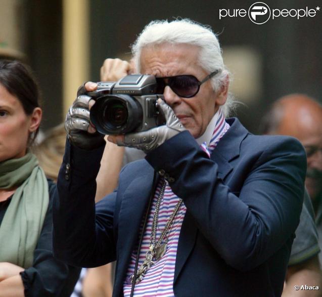 Karl Lagerfeld dans les rues de Buenos Aires en plein shooting pour Chanel  