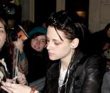 Les héros de  Twilight  devant l'hôtel Crillon à Paris, le 9 novembre 2009