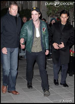 Les héros de  Twilight  devant l'hôtel Crillon à Paris, le 9 novembre 2009