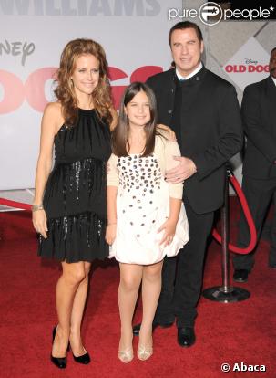 Kelly Preston, John Travolta et leur fille Ella Bleu lors de la première du film Old Dogs (Papy-Sitter) à Hollywood le 9 novembre 2009