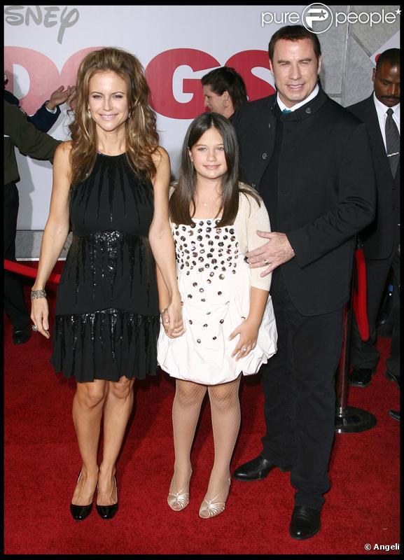 Kelly Preston, John Travolta et leur fille Ella Bleu lors de la première du film Old Dogs (Papy-Sitter) à Hollywood le 9 novembre 2009