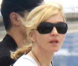 Madonna sortant de son jet privé à Rio de Janeiro, le 9 novembre 2009