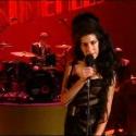Vidéo : Amy Winehouse rend hommage à son mari lors des Brit Awards...