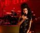 Vidéo : Amy Winehouse rend hommage à son mari lors des Brit Awards...