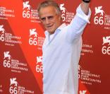Christophe Lambert partage l'affiche du film  L'Homme au Chevet  avec Sophie Marceau.