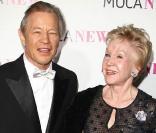 Michael York et sa femme à l'occasion du 30e anniversaire du MOCA - le Musée d'Art Contemporain de Los Angeles -, en Californie, le 14 novembre 2009.