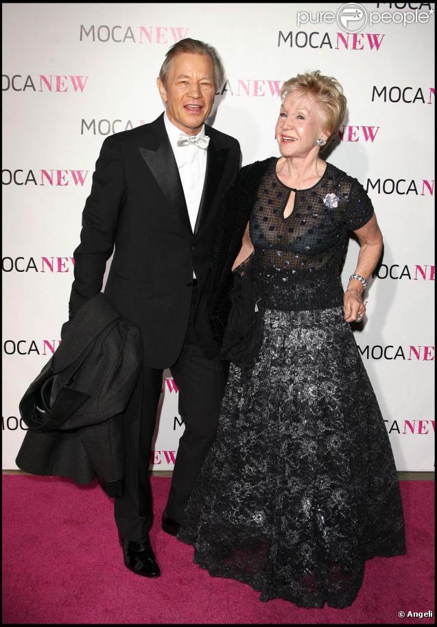Michael York et sa femme à l'occasion du 30e anniversaire du MOCA - le Musée d'Art Contemporain de Los Angeles -, en Californie, le 14 novembre 2009.