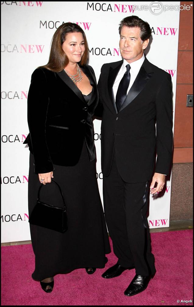Pierce Brosnan et sa femme à l'occasion du 30e anniversaire du MOCA - le Musée d'Art Contemporain de Los Angeles -, en Californie, le 14 novembre 2009.