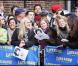 Robert Pattinson était l'invité du  Late Show  de David Letterman, ce mercredi 18 novembre... Et les fans sont venus en masse pour l'apercevoir quelques instants !