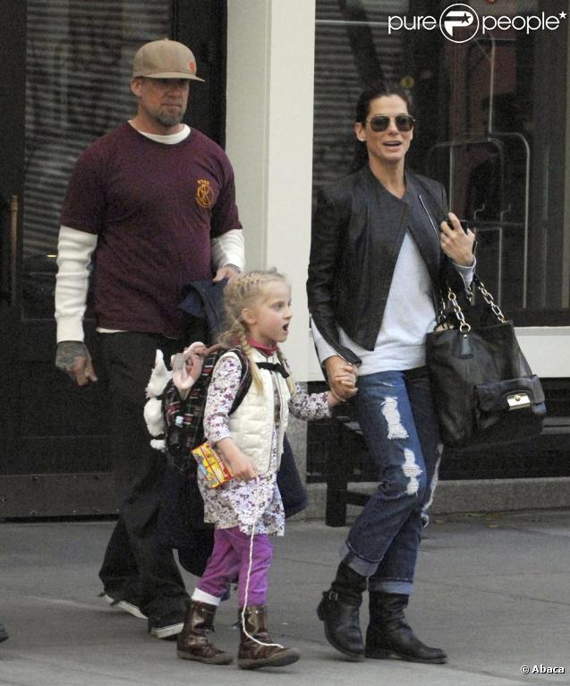 Sandra Bullock, Jesse James et Sunny dans les rues de New York le 18/11/09