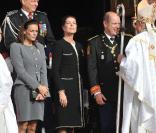 L'archevêque Bernard Barsi  et la famille princière Stéphanie, Caroline et Albert lors de la fête nationale de Monaco le 19 novembre 2009