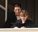 Caroline de Monaco et sa fille Alexandra de Hanovre pour le salut depuis le balcon du Palais de Monaco le jour de la fête nationale le 19 novembre 2009