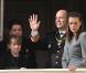 Alexandra de Hanovre, Albert et Stéphanie de Monaco pour le salut depuis le balcon du Palais de Monaco le jour de la fête nationale le 19 novembre 2009