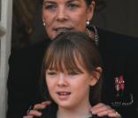Alexandra de Hanovre et Caroline pour le salut depuis le balcon du Palais de Monaco le jour de la fête nationale le 19 novembre 2009
