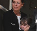 Caroline et sa fille Alexandra pour le salut depuis le balcon du Palais de Monaco le jour de la fête nationale le 19 novembre 2009