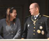 Stéphanie et Albert de Monaco pour le salut depuis le balcon du Palais de Monaco le jour de la fête nationale le 19 novembre 2009