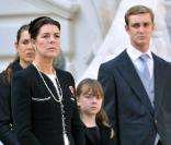 Charlotte, Caroline, Alexandra et Pierre lors de la parade militaire devant le palais de Monaco le 19 novembre 2009, jour de la Fête nationale