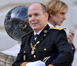 Albert de Monaco lors de la parade militaire devant le palais de Monaco le 19 novembre 2009, jour de la Fête nationale