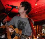 Luke Pritchard du groupe The Kooks