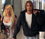 Shauna Sand et son toy-boy Antoine... leur sex-tape est de nouveau disponible. 19 novembre 2009.