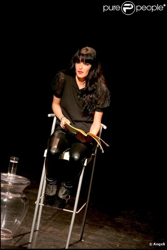 Jenifer lors de ses Monologues du Vagin à Bourg-lès-Valence, au Théâtre du Rhône