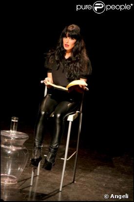 Jenifer lors de ses Monologues du Vagin à Bourg-lès-Valence, au Théâtre du Rhône