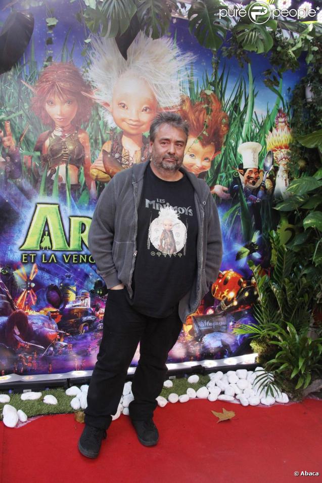 Luc Besson, ce dimanche 22 novembre, à l'avant-première parisienne d' Arthur et la Vengeance de Malthazard  dont il est le producteur et réalisateur, sur les Champs-Elysées.