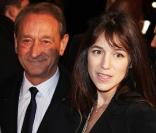 Charlotte Gainsbourg rencontrait Bertrand Delanoë, sur les Champs-Elysées, ce lundi 23 novembre, à l'occasion du lancement des illuminations de Noël de la plus belle avenue du monde.